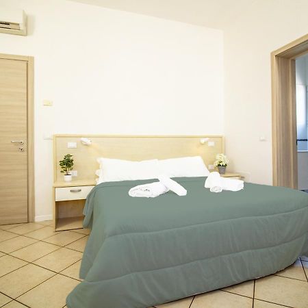 Athena Rooms - Parcheggio Privato ボローニャ エクステリア 写真