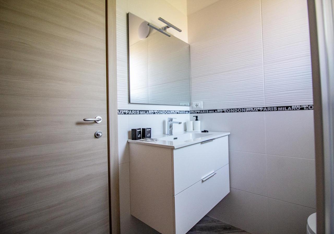 Athena Rooms - Parcheggio Privato ボローニャ エクステリア 写真