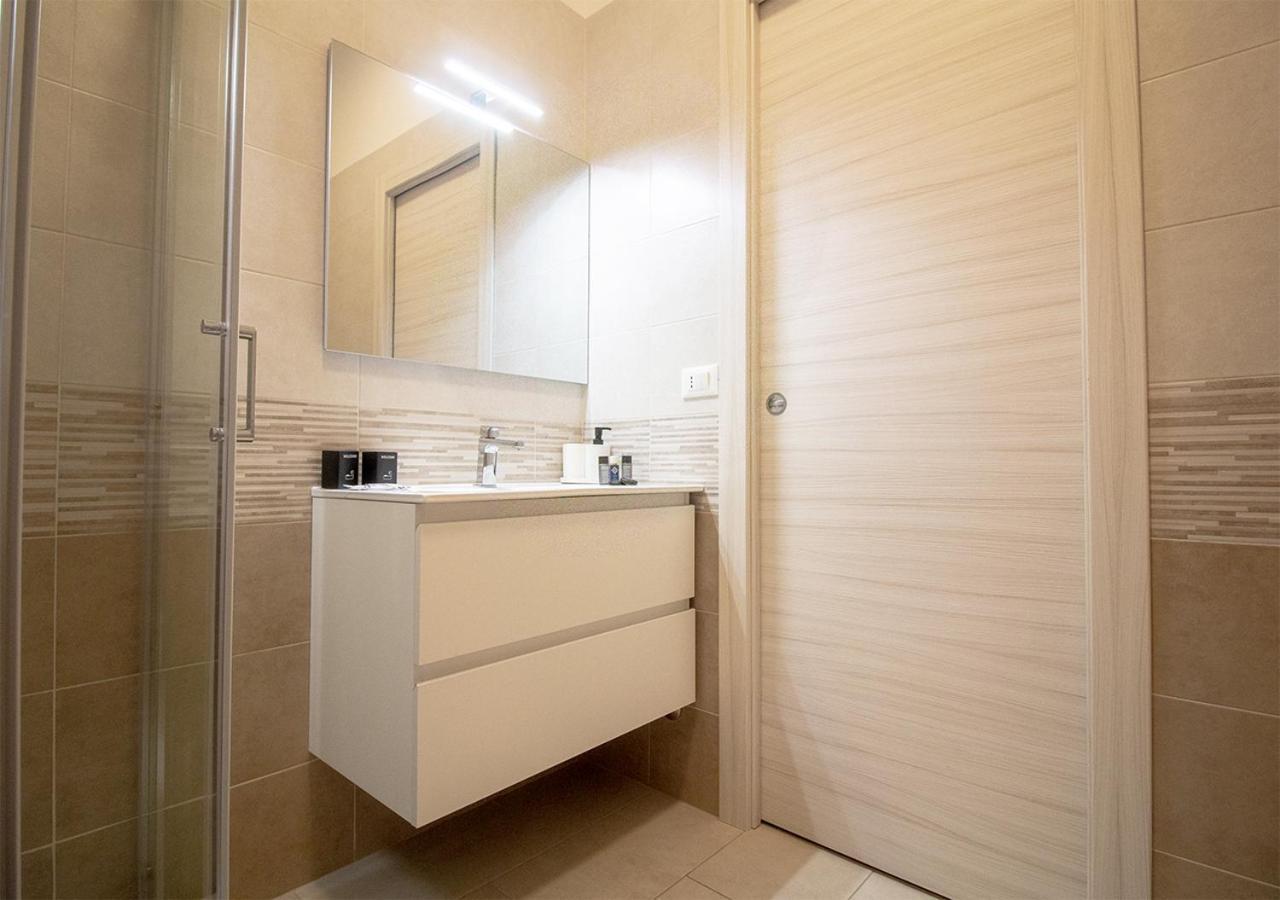 Athena Rooms - Parcheggio Privato ボローニャ エクステリア 写真