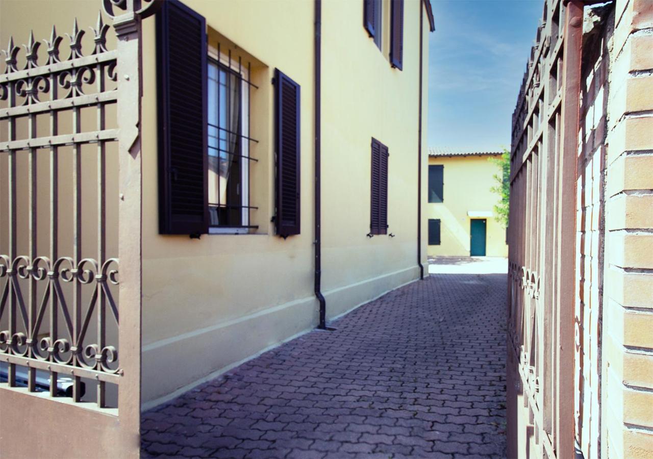 Athena Rooms - Parcheggio Privato ボローニャ エクステリア 写真