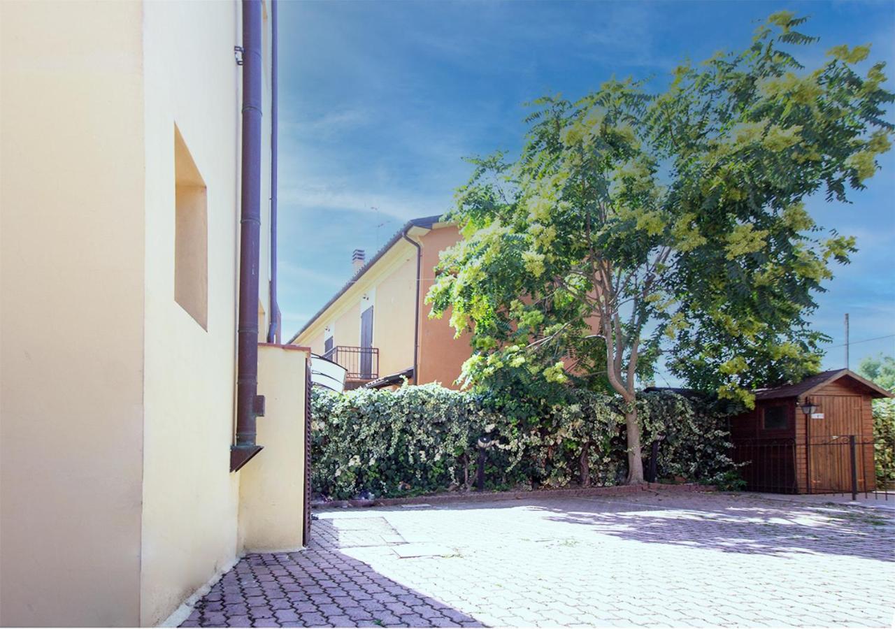 Athena Rooms - Parcheggio Privato ボローニャ エクステリア 写真