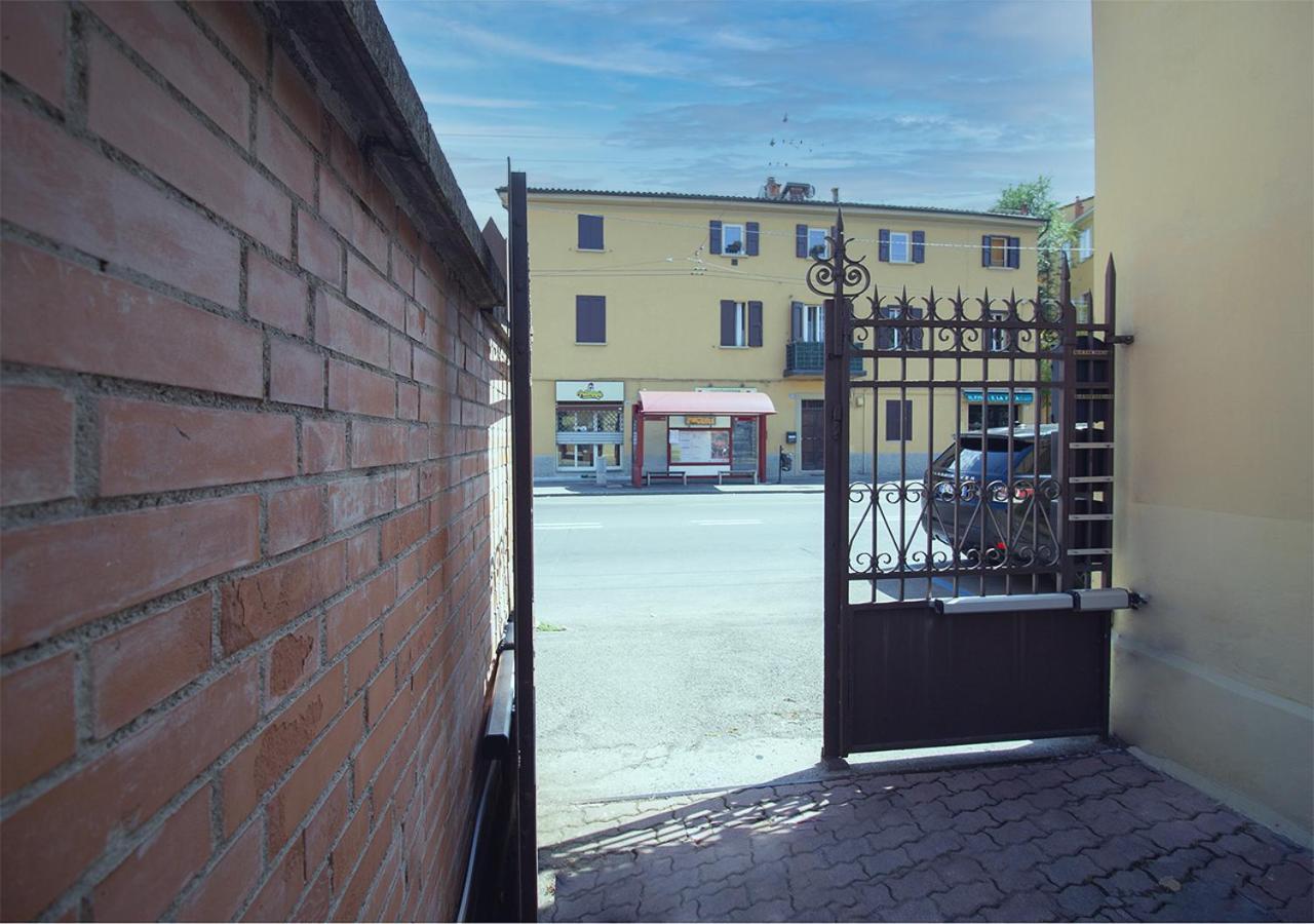 Athena Rooms - Parcheggio Privato ボローニャ エクステリア 写真