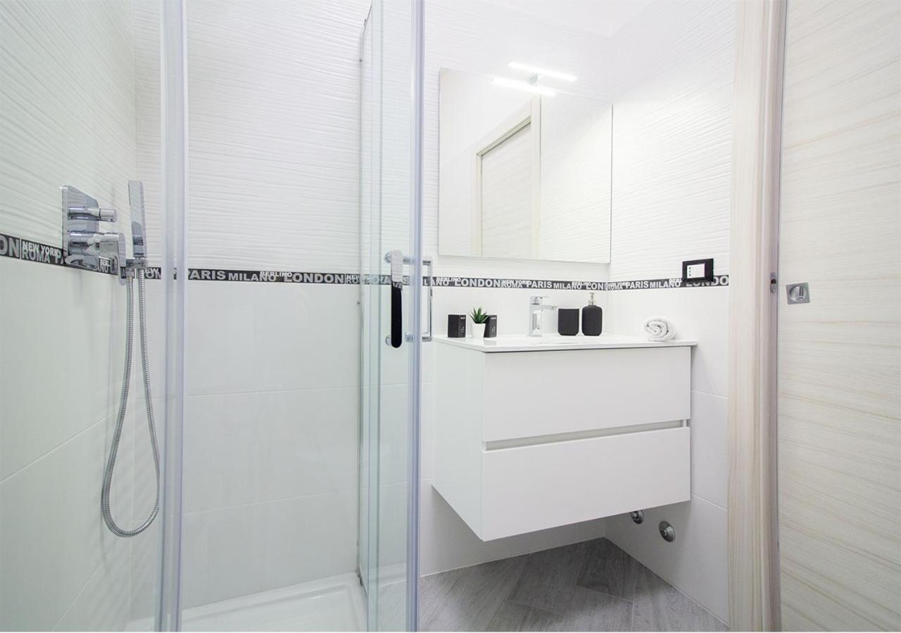Athena Rooms - Parcheggio Privato ボローニャ エクステリア 写真