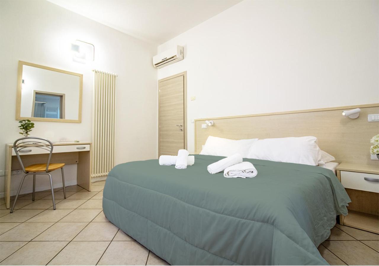 Athena Rooms - Parcheggio Privato ボローニャ エクステリア 写真