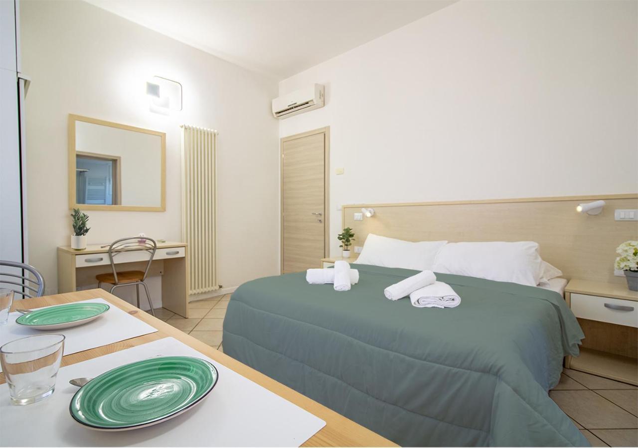 Athena Rooms - Parcheggio Privato ボローニャ エクステリア 写真