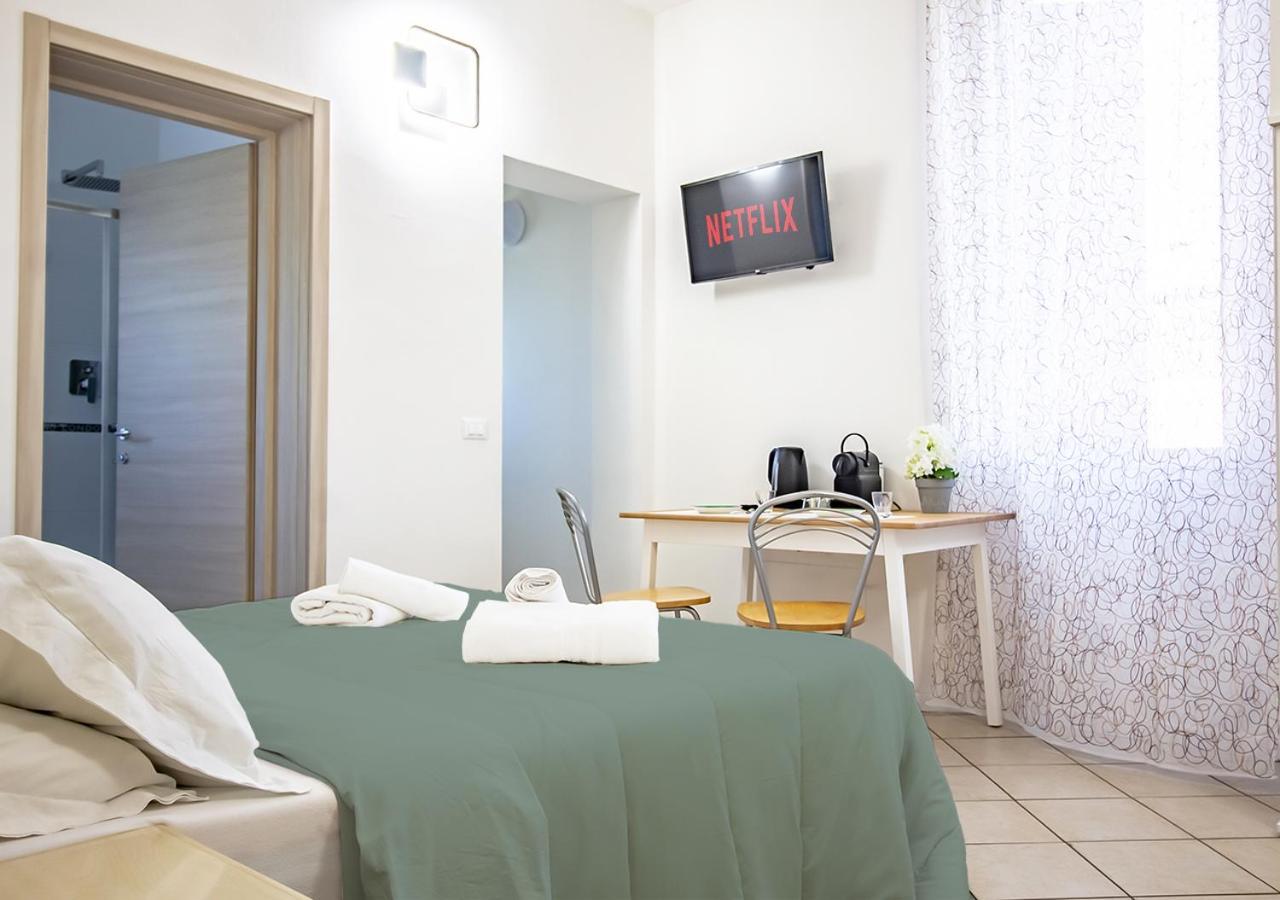 Athena Rooms - Parcheggio Privato ボローニャ エクステリア 写真